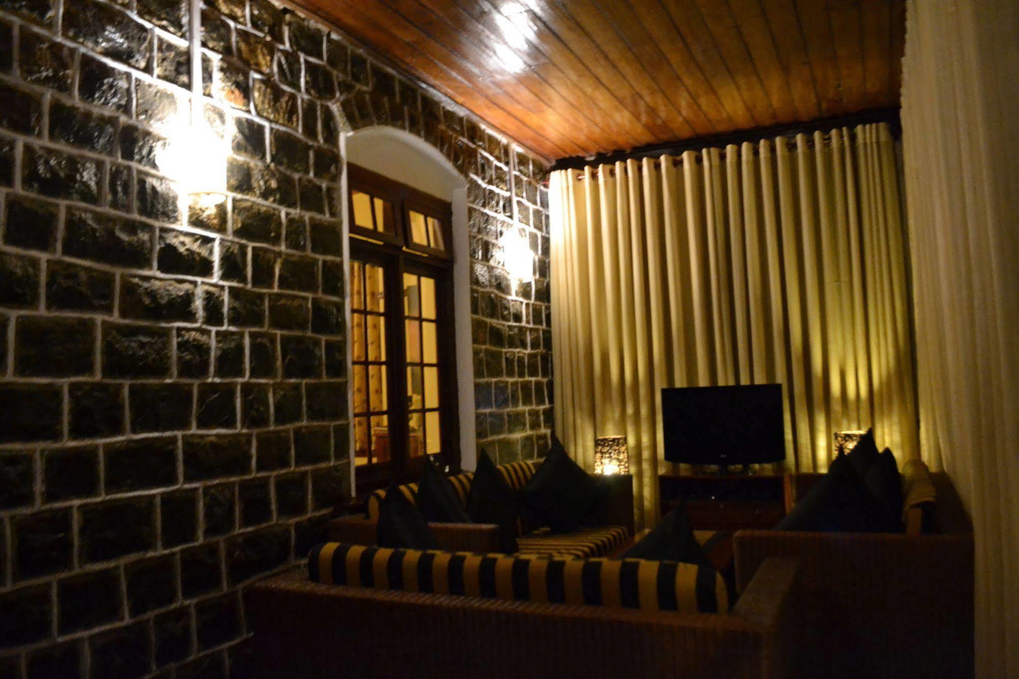 נוארה אליה Brockenhurst Bungalow מראה חיצוני תמונה